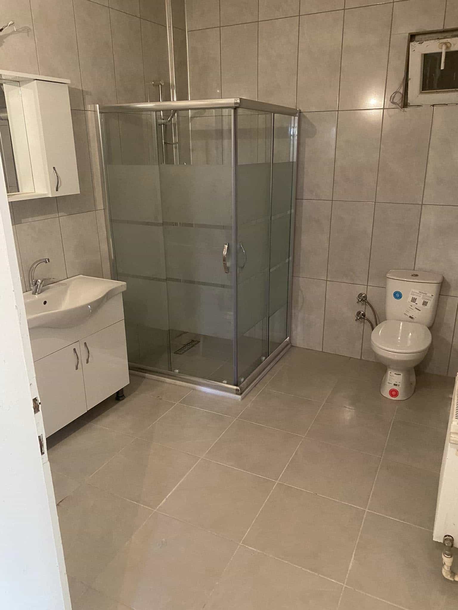 Banyo içindeki su ve gider kullanım alanı