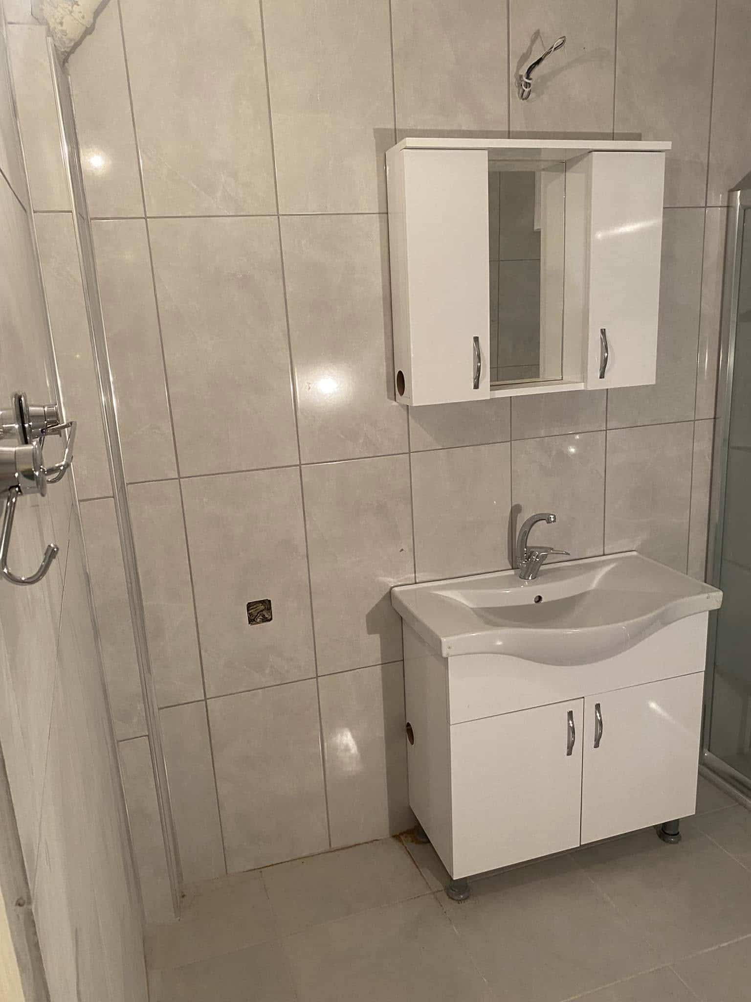 Ana Su Vanası Kontrolü — Banyo içindeki su ve gider kullanım alanı