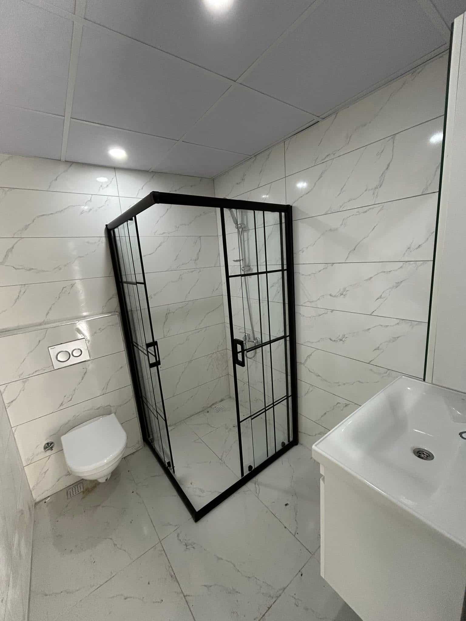 Banyo ve Mutfak Tesisatı — Banyo içindeki su ve gider kullanım alanı