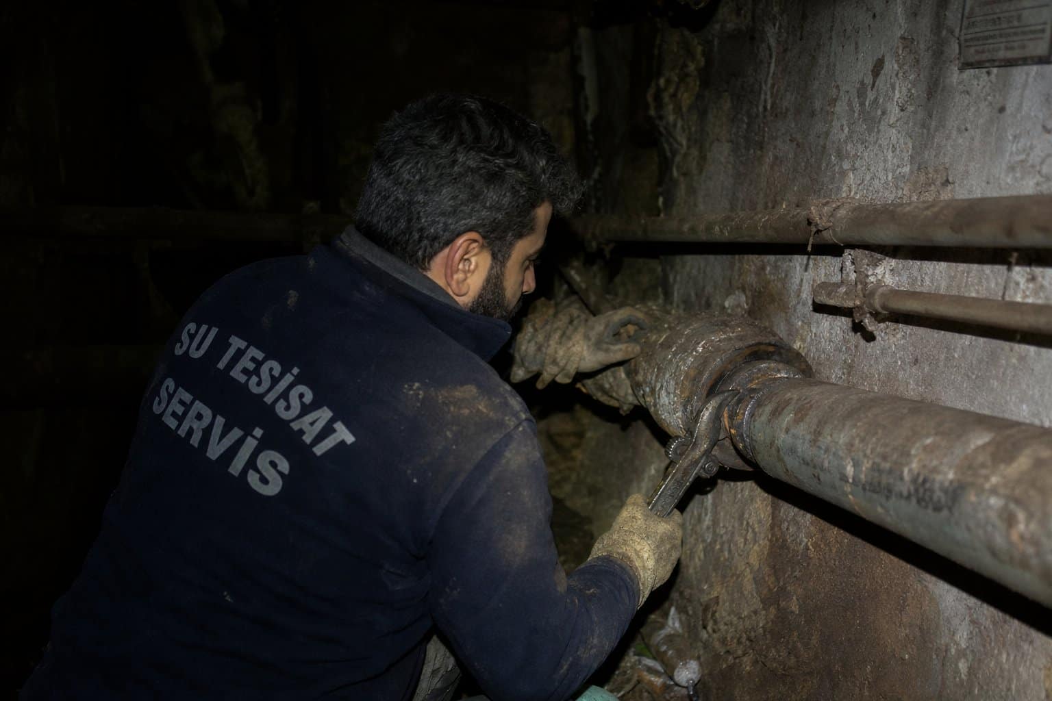 Boru Tamiri — Su borusu ve tesisat bağlantıları üzerinde çalışma