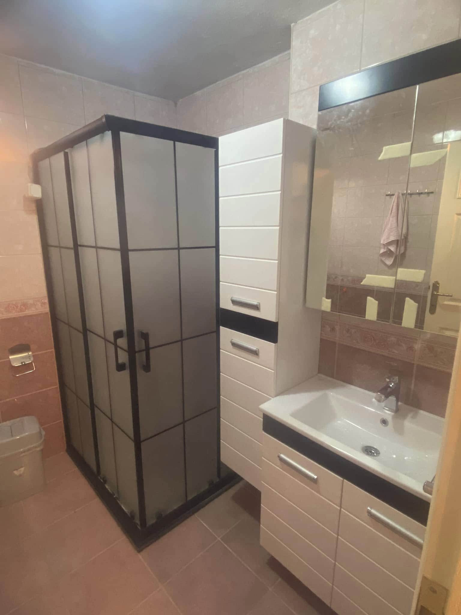 Gölbaşı Kaynak ve Su Tesisatı — Banyo içindeki su ve gider kullanım alanı