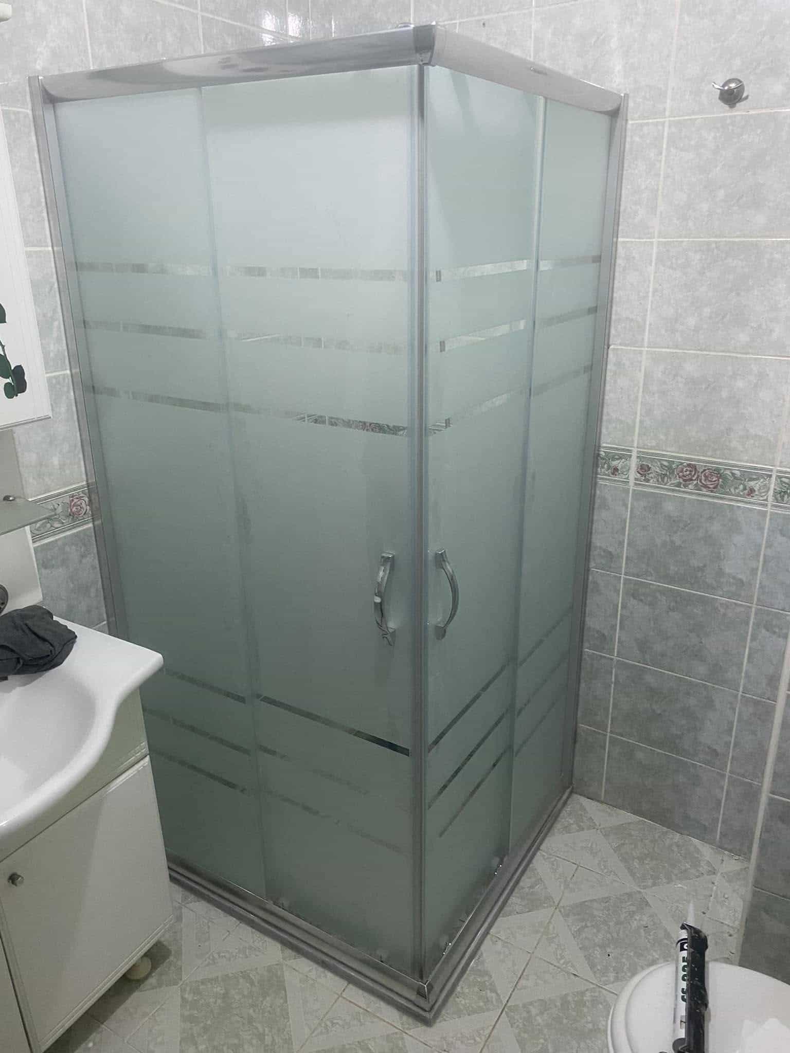 Banyo içindeki su ve gider kullanım alanı