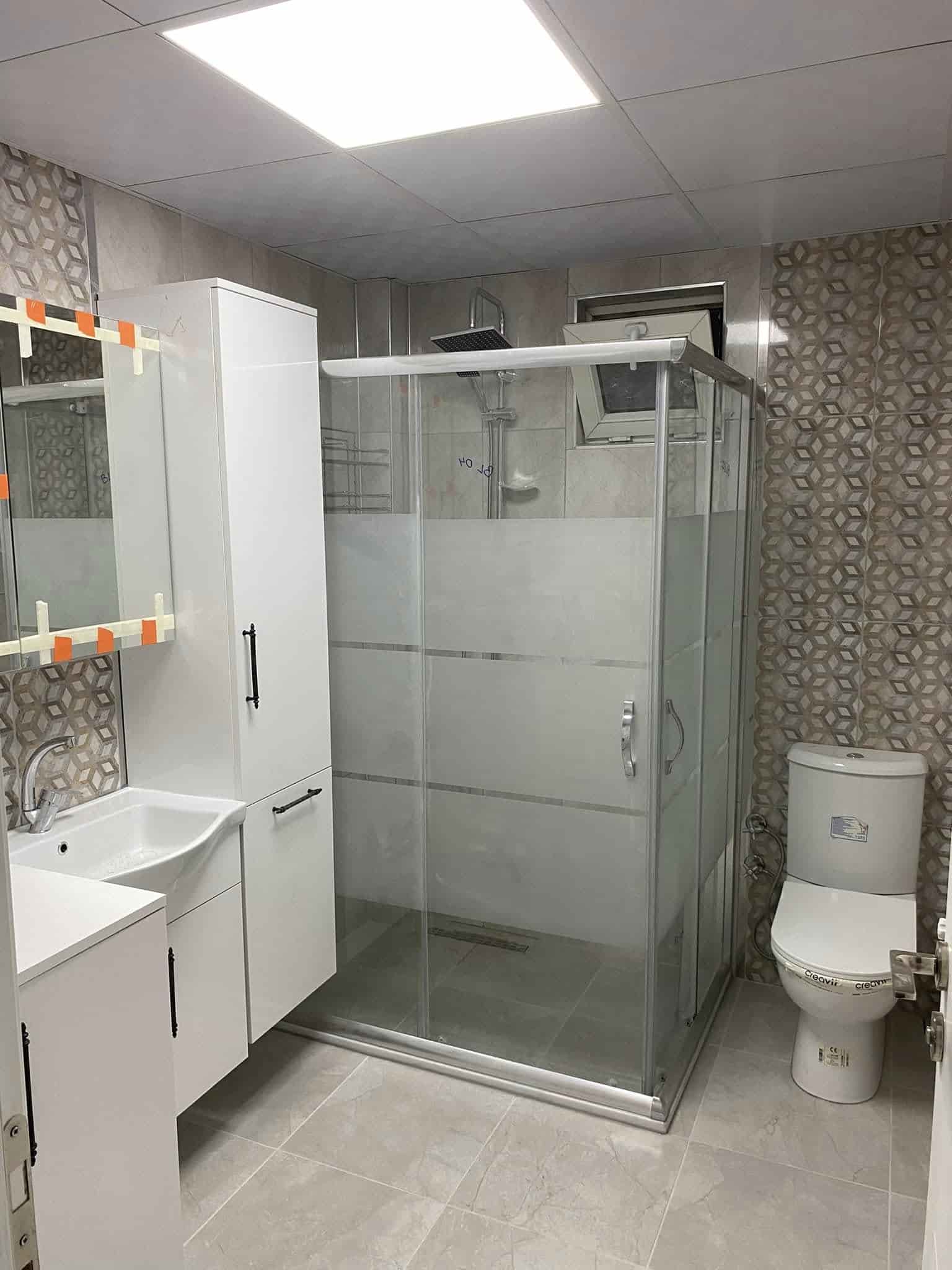 Banyo içindeki su ve gider kullanım alanı