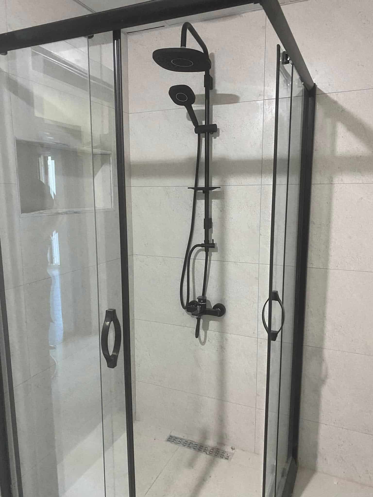 Boru Tamiri — Banyo içindeki su ve gider kullanım alanı