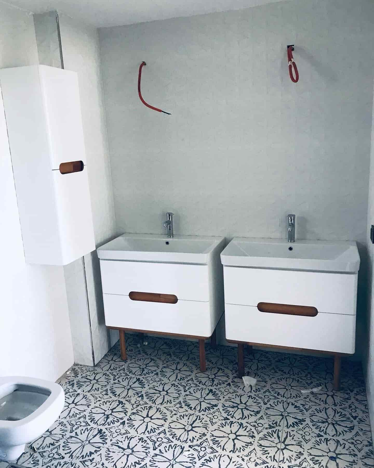 Banyo içindeki su ve gider kullanım alanı