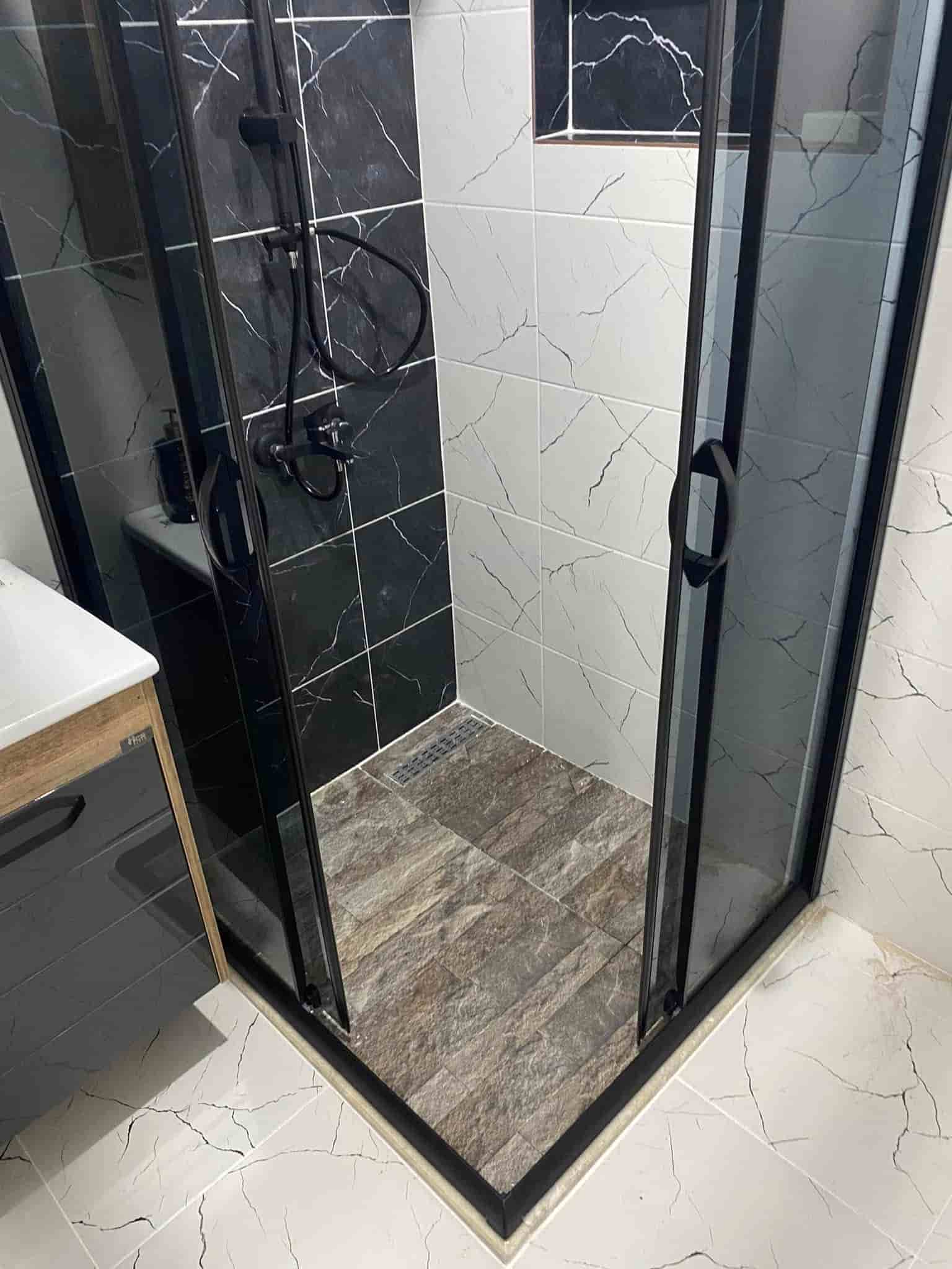 Banyo içindeki su ve gider kullanım alanı