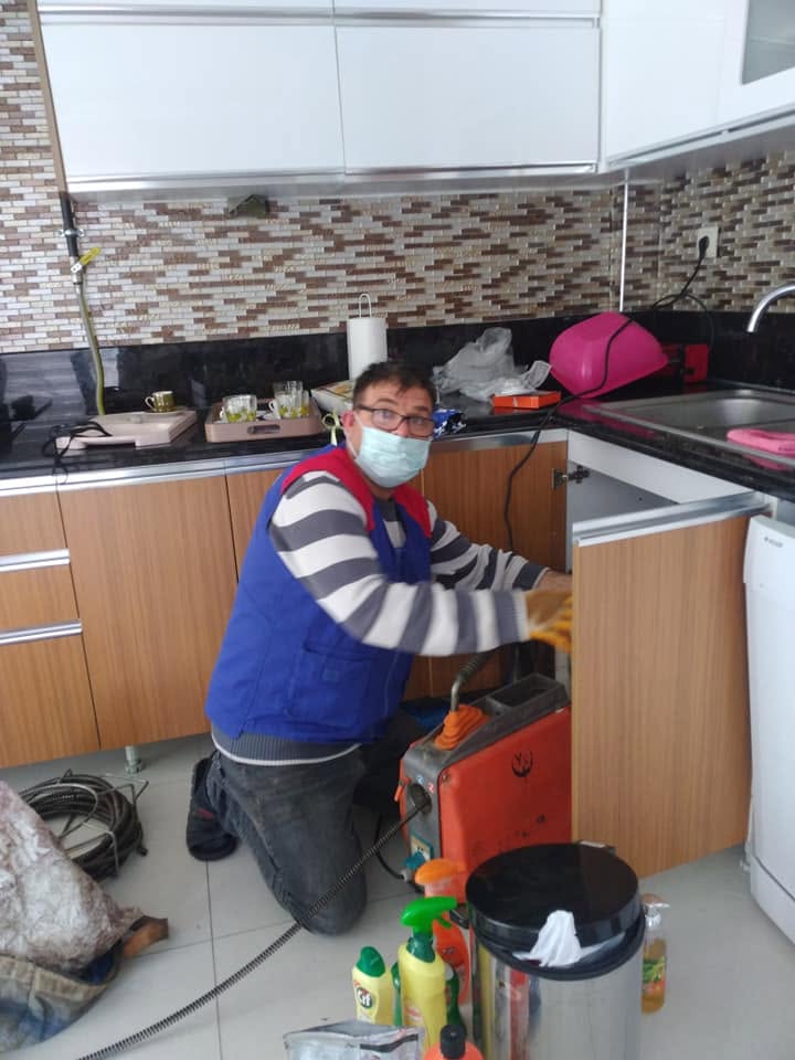 Su Kaçağı Tespiti — Su borusu ve tesisat bağlantıları üzerinde çalışma