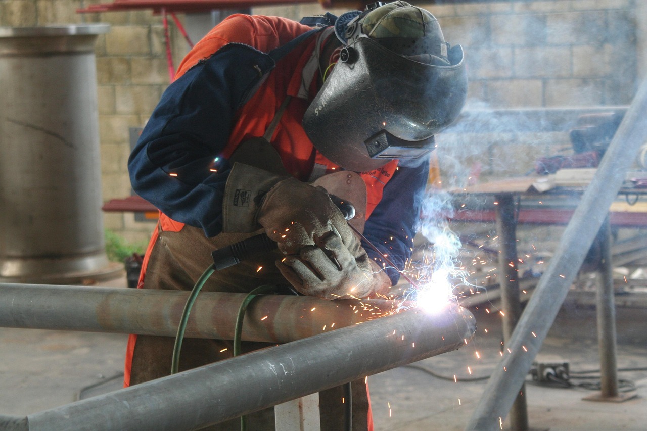 Altındağ Kaynak ve Su Tesisatı — Atölye veya saha ortamında metal birleştirme çalışması